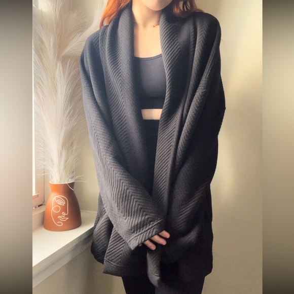 Like New!! Fabletics Open Front Black Moscow Coat Jacket - Picture 3 of 7